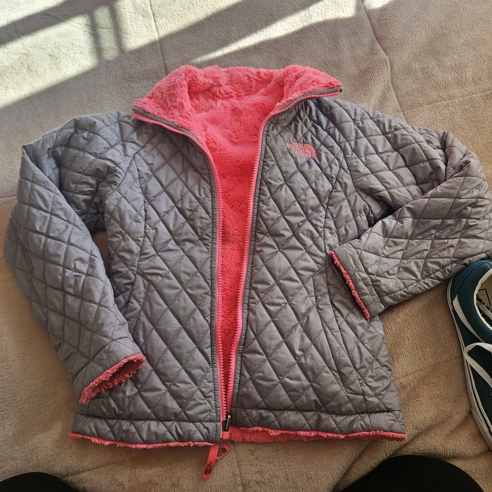 The North Face Kids Quilted Jacket in Gray and Pink